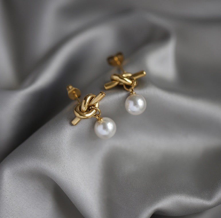Knot with pearl Earrings