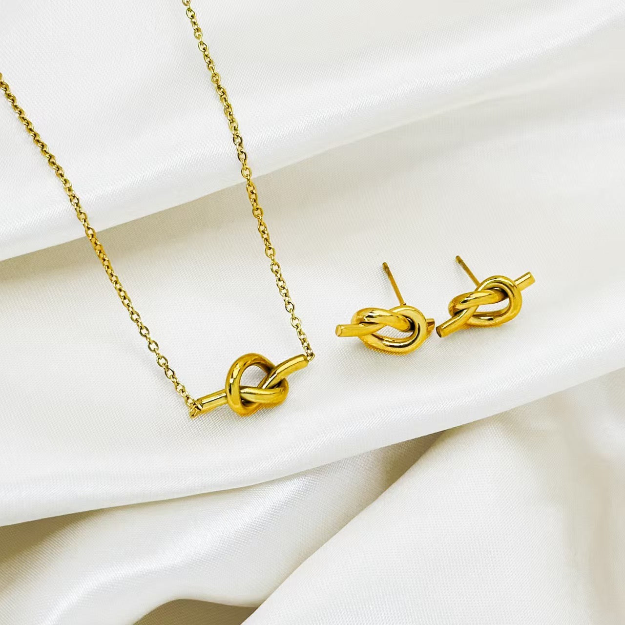 Knot Earings and necklace set