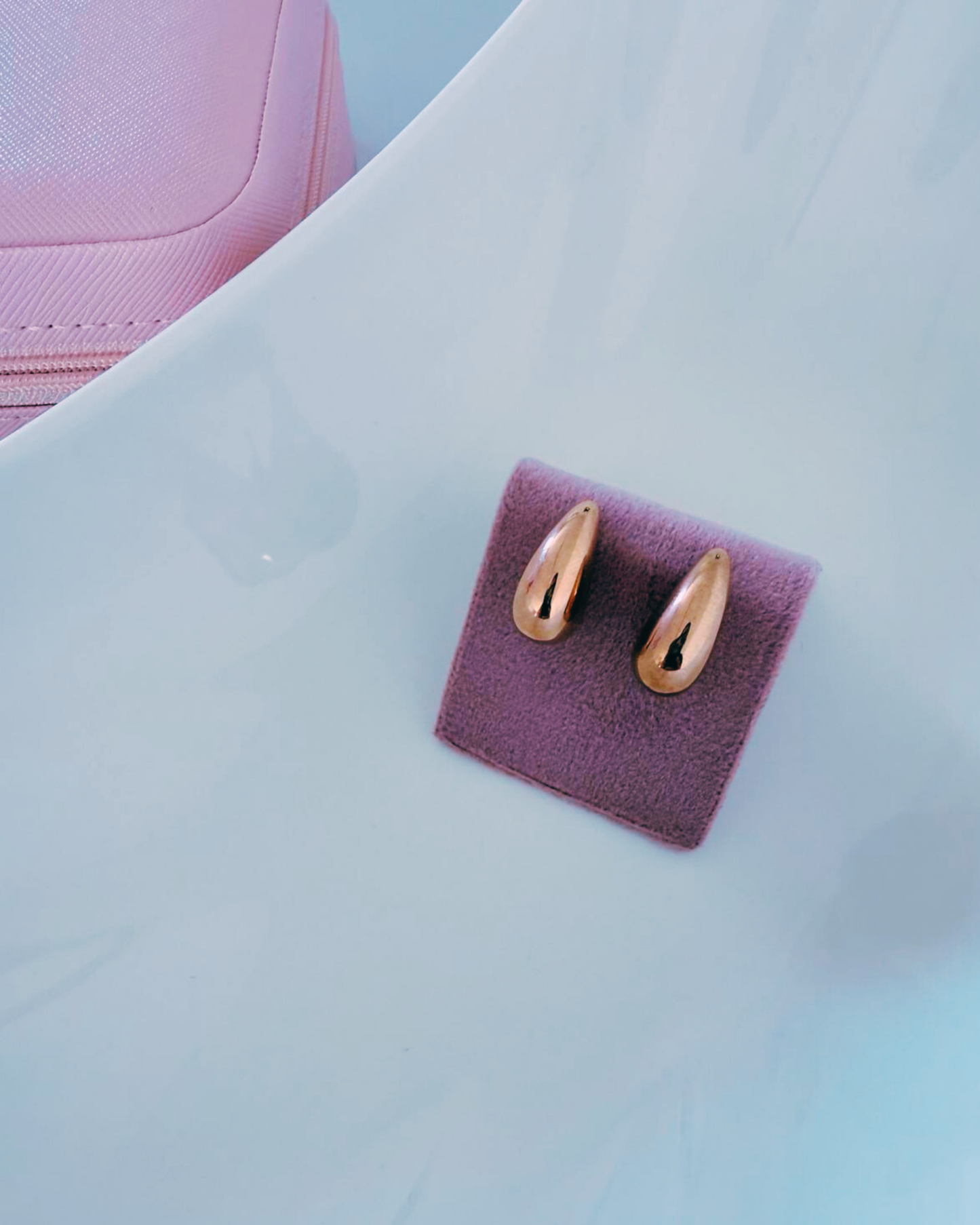 Gold studs earrings